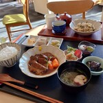 Wacha Cafe 156 - 豚の角煮ランチ 1,500円(税込)。煎茶セット 200円(税込)。単品山菜おこわ 550円(税込)。