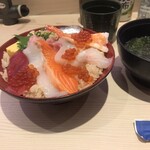 Kaiten Sushi Misaki Nakano 2Go Sanmo-Ru Kita - ランチの海鮮丼、青さの味噌汁。