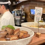 Oden Dokoro Densuke - カウンターの上には美味しそうなお料理が並びます♥️