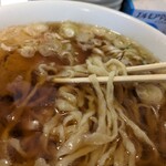 佐野らーめん 麺番長 - 麺がねぇ~多加水の佐野ラーメンなの。優しい麺だね~飲み過ぎた次の遅い朝飯に最高だね。風引いて過ごしくたばり気味の時なんか元気が出ちゃうね。