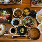 和スローフード あがや - 料理写真:あがやランチ1,500円　これに、わらび餅がついてます。