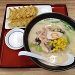 8番らーめん - 期間限定・ちゃんぽんらーめん　979円　＋　チーズ餃子ダブル　682円