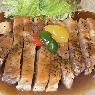 The famous pork saute goes perfectly with alcohol! Also suitable for sharing in a group ◎