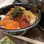 魚丼屋 - 