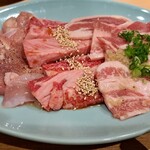 Sumibi Yakiniku Manmaru Kawahigashi Ten - 焼肉3種盛