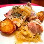 LES ROSIERS BISTROT DE L’OIE - アルザス風お肉とキャベツの煮込み シュークルート