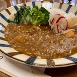 DELI &KITCHEN halo - 野菜とひき肉たっぷりの甘口カレー(税込880円)