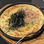 Izakaya Debeso - 山芋鉄板　680円。チーズやおもちも入ってます！