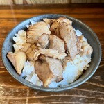 Kyaku no Seimenjo - ミニ炙り肉飯300円