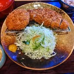 Katsu Toshi Higashi Oomiya Ten - （参考）かにコロとロースかつ定食（小）　1804円