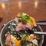 Nokke Ya Shizuoka Ten - ねぎとろと酢飯に程よく黄身が絡んでもう最高！