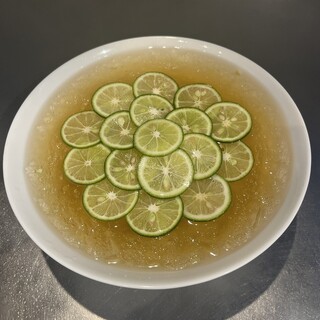 〈京都・祇園発の冷麺〉を追求。手打ち麺・黄金スープにこだわり