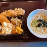 Shoki Kasuga Ten - 特のり弁当(ミニうどん付)＝740円
                        ※味噌汁をうどんに変更