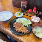 Katsu Yoshi - とんかつ定食　800円