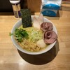 麺屋 れんしん - "鶏白湯らーめん"850円に"特製"250円をトッピング♪