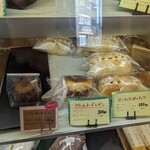 Little Breads To Go - ショーケース