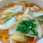 Udon Sato - 『豚肉と白菜のあんかけうどん』たっぷりの白菜と、豚バラ、人参の入った、柚子とぽん酢の香るあんかけうどんです。※冬の季節メニューです。   