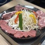 Yakiniku Horumon Jingisukan Gotsubo - 