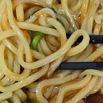 スタミナラーメン 昭和軒 - 麺アップ