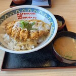 Katsu Sato Shiroyama Ten - かつ丼大盛と豚汁　かつ丼は汁多め