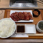 お肉屋さんのひとり焼肉 ダイリキ - ダイリキカルビ&ミスジ定食　200g