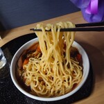 スタミナラーメン 昭和軒 - スタミナ冷やしダブル（2玉）1000円　天空麵リフト