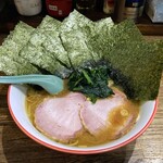 豚骨醤油ラーメン まじめ家 - ラーメン850円麺硬め。海苔増し130円。