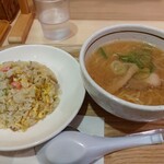 Shiritsu Wakkanai Byoin Shokudo - 半ラーメン・半チャーハン セット (みそラーメン)