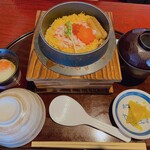 Aji Shirube Ekitei - 【2023年08月】蟹釜飯＠1,500円、提供時。