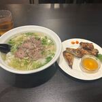 HUONG VIET - 牛肉のフォーと揚げ春巻きのセットは１０００円です。