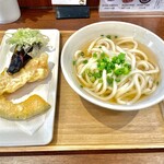 Sanuki Udon Sandaime Tare Han - 全体　とり天セット980円