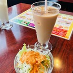 Indian Dining & Bar Nan - セットサラダとアイスチャイ