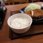 とんから亭 - ご飯は少なめで