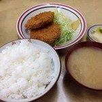 内田屋 - メンチ定食ごはん大盛700円！おなかいっぱいです〜