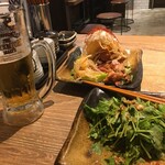 Nikujiru Gyoza no Dandadan Kichijoji Ten - 油淋鶏，パクチー