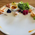 restaurant capucine - 【写真①】前菜(北広島町のベビーリーフサラダ、サーモンとじゃがいものテリーヌ、ボローニャハム、カボチャのブリュレ、ポテトサラダ モンブラン風、金時人参のムース、ミニアメリカンドッグ、鶏もも肉のエスカベッシュ、冬野菜のテリーヌ、炙り鯖のマリネと焼きみかん)