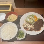 三潴屋 - 日替わりサービスランチ(ハンバーグ&白身フライ)