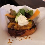 LUXE BURGERS & Sunny's Table Asakusa Ten - チェダーチーズバーガー