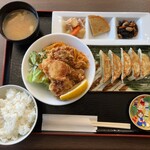 静岡餃子 鶏唐揚 きゃべつ - 静岡餃子と鶏の唐揚げ定食