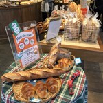 mills by Truffle Bakery Fukuoka Kasuga Ten - 店内