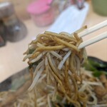 Sofuren Iizuka Ten - 麺とモヤシをリフトアップ