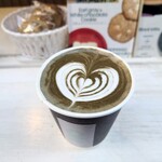 Coffee Stand OZ - Black latte (650円) (看板では Charcoal latte と表記されている)