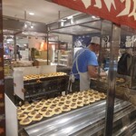 小布施栗菓製造 - 焼いてるところ