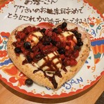 Italian Kitchen VANSAN - 皆さんに誕生日の歌を唄って頂き、母もとても喜んでいました。生地が分厚かったので、もう少し薄くてもいいかなと思いました。