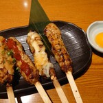 Seafood Izakaya Hanano Mai Higashikogoe Kimae Ten - 手作り上州しゃもつくね4種盛合わせ(おろしポン酢・チーズ・サルサソース・月見)