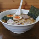 むげん - ラーメン 800円、煮玉子 100円