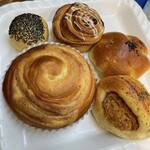 Fresh Bakery Noah Hon Ten - ごまあんぱん キリマンジャロチョコ？ かぼちゃあんぱん
                      コロッケぱん？ 牛乳パン