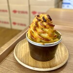 Imo Yasu Hon Ten - 焼き芋がベースの スイートポテト♪ 中は 二層になっています (＊´v`＊)