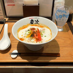 TOMATO & Miso Noodle Keiji - 濃厚海老ヌードル（２辛）1,078円、麺は多加水手揉み平打麺