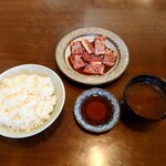 Ichi Oku - ●カルビ定食　770円
                        
                        ◯ご飯
                        普通でも割と量は多いかも❔（笑）
                        僕にとっては凄くありがたいなあ♪